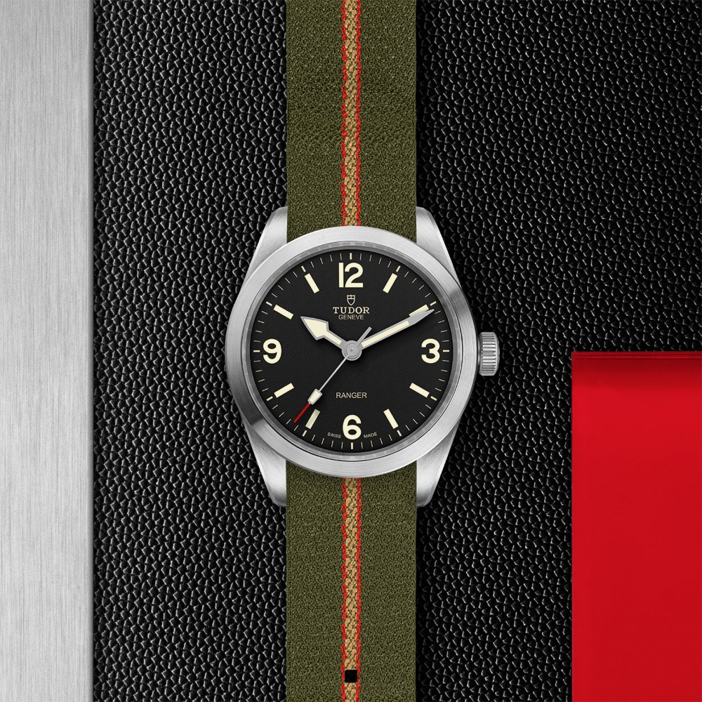 Ranger 39mm steel case Green red and beige fabric strap